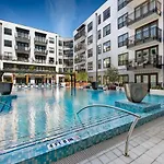 Entire Modern Luxury Condo 1-1 Near Airport-Downtown