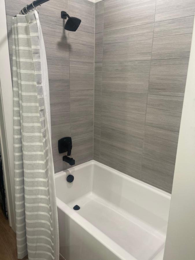 Guest house Entire Modern Luxury 1-1 Near Airport-downtown *